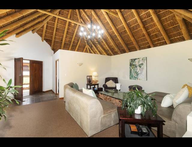 5 BEDROOM HOUSE FOR SALE IN VREDEKLOOF